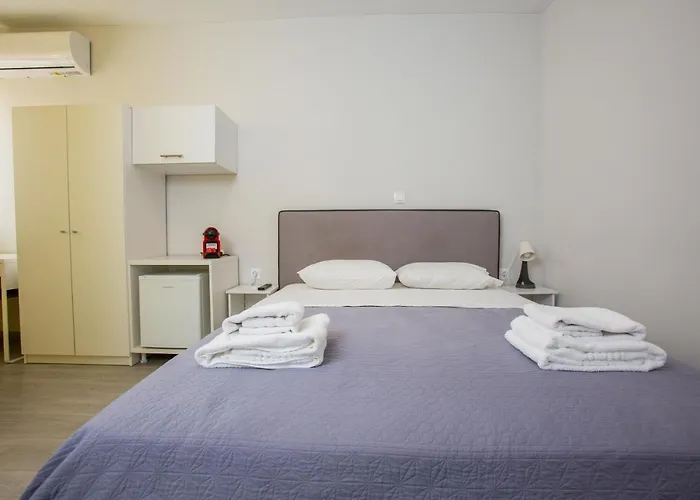 Raise Boutique Rooms In The Center Of Athens